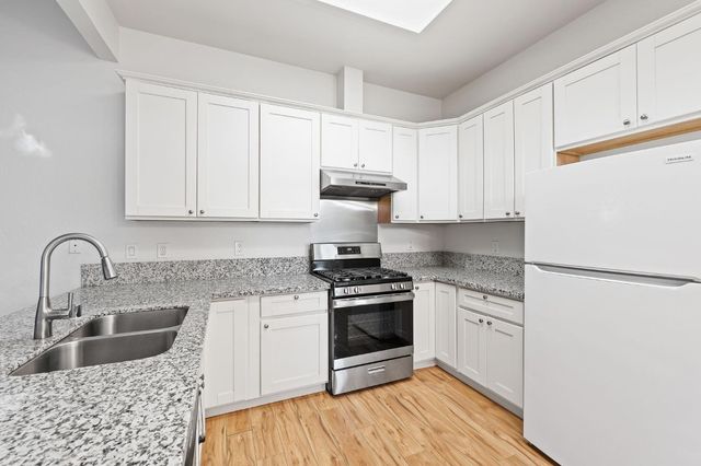 5060 Summerbrook Way, Sacramento, CA 95823