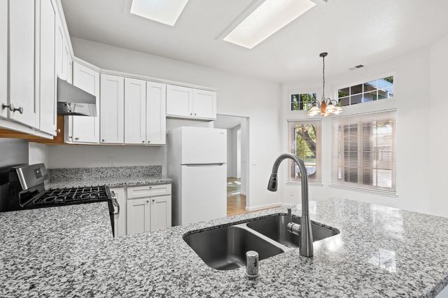 5060 Summerbrook Way, Sacramento, CA 95823