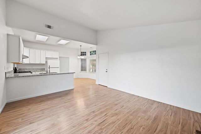 5060 Summerbrook Way, Sacramento, CA 95823