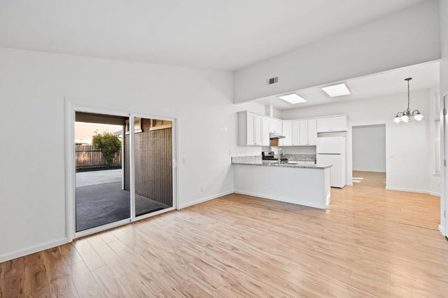 5060 Summerbrook Way, Sacramento, CA 95823