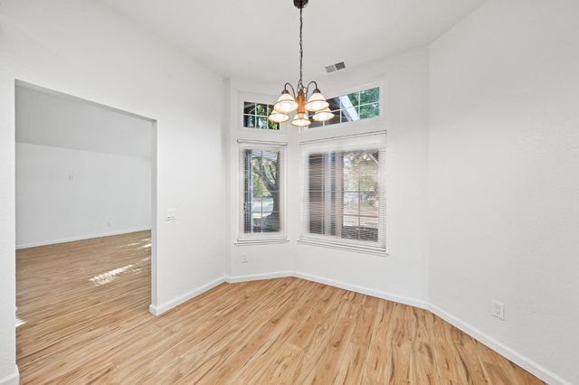 5060 Summerbrook Way, Sacramento, CA 95823