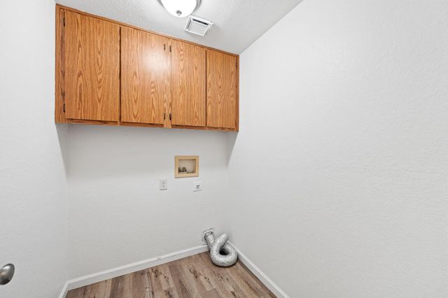 5060 Summerbrook Way, Sacramento, CA 95823