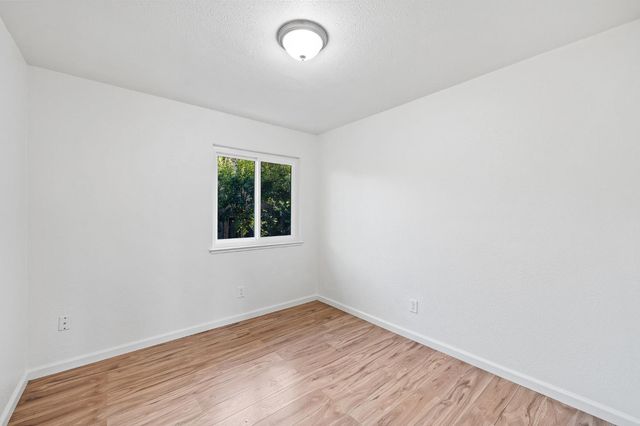 5060 Summerbrook Way, Sacramento, CA 95823