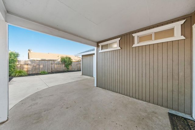 5060 Summerbrook Way, Sacramento, CA 95823