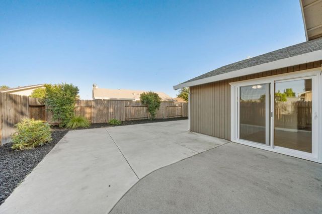 5060 Summerbrook Way, Sacramento, CA 95823