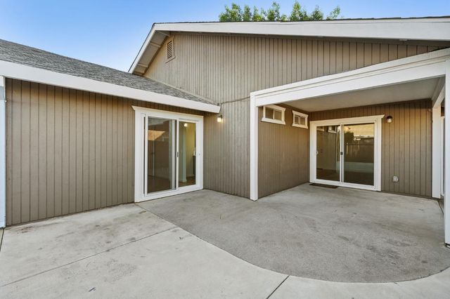 5060 Summerbrook Way, Sacramento, CA 95823