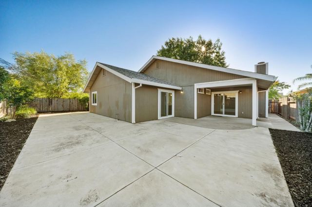5060 Summerbrook Way, Sacramento, CA 95823