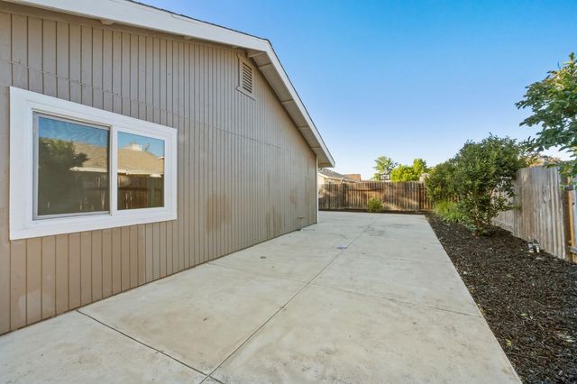 5060 Summerbrook Way, Sacramento, CA 95823
