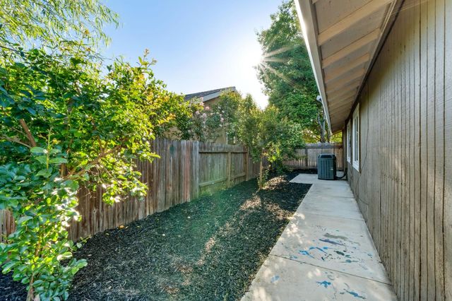 5060 Summerbrook Way, Sacramento, CA 95823