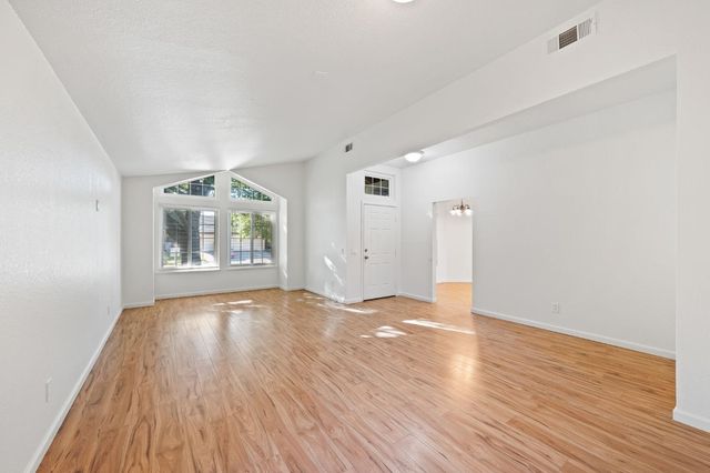 5060 Summerbrook Way, Sacramento, CA 95823