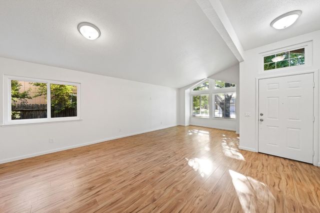 5060 Summerbrook Way, Sacramento, CA 95823