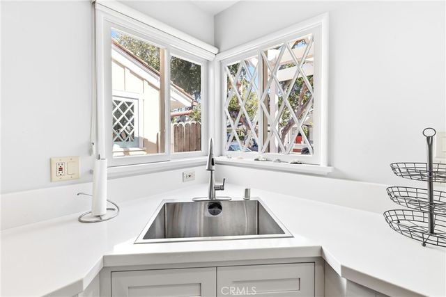 2104 E Ocean, Newport Beach, CA 92661