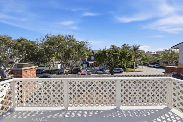2104 E Ocean, Newport Beach, CA 92661