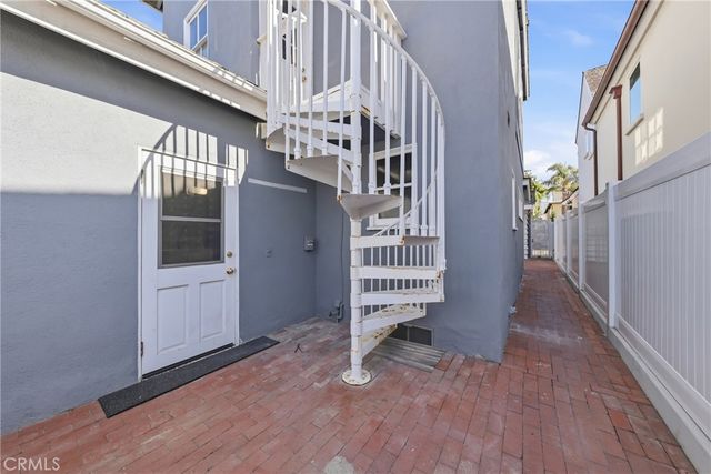 2104 E Ocean, Newport Beach, CA 92661