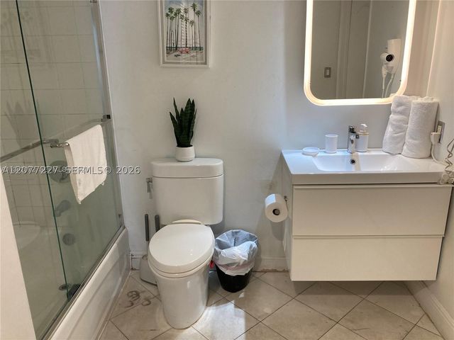1200 Brickell Bay Dr 3705, Miami, FL 33131