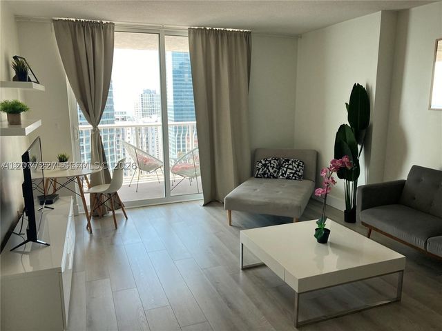 1200 Brickell Bay Dr 3705, Miami, FL 33131