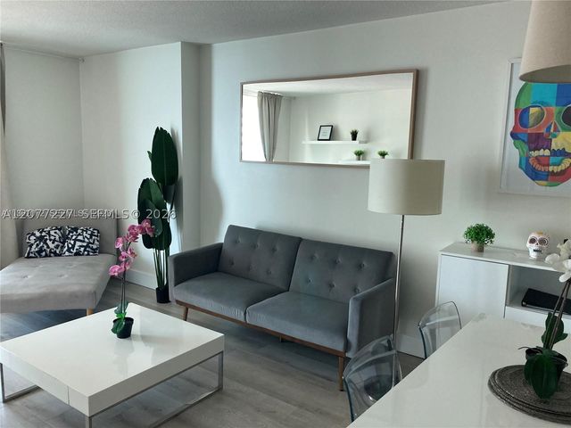 1200 Brickell Bay Dr 3705, Miami, FL 33131