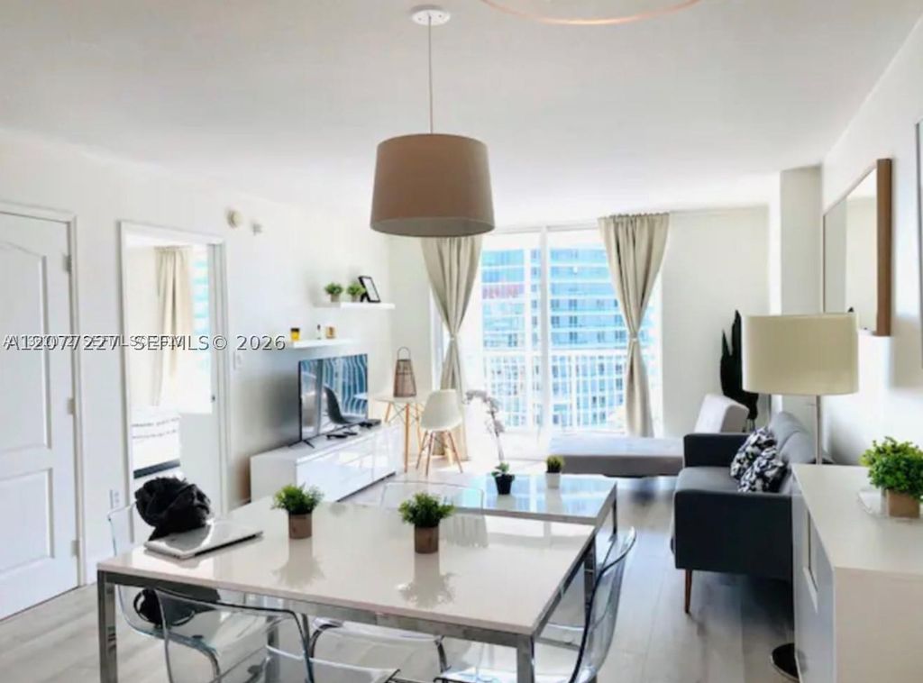 1200 Brickell Bay Dr 3705, Miami, FL 33131