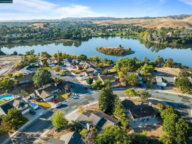 4066 S Royal Links Cir, Antioch, CA 94509