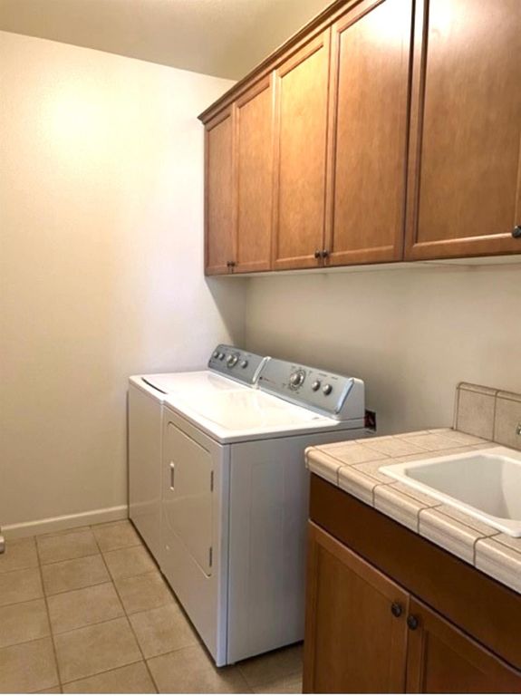 Image 7 of property listing at 2445 Como Corte, Chowchilla, CA 93610