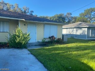 4232 Pine Drop LN, North Fort Myers, FL 33917