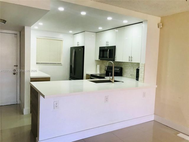 10625 SW 112th Avenue 106, Miami, FL 33176