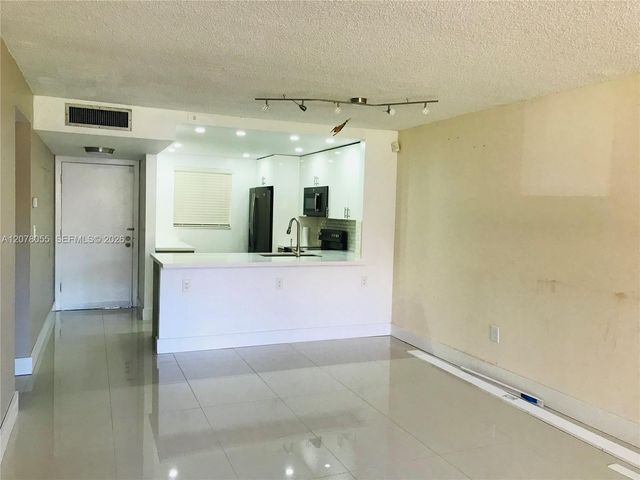 10625 SW 112th Avenue 106, Miami, FL 33176