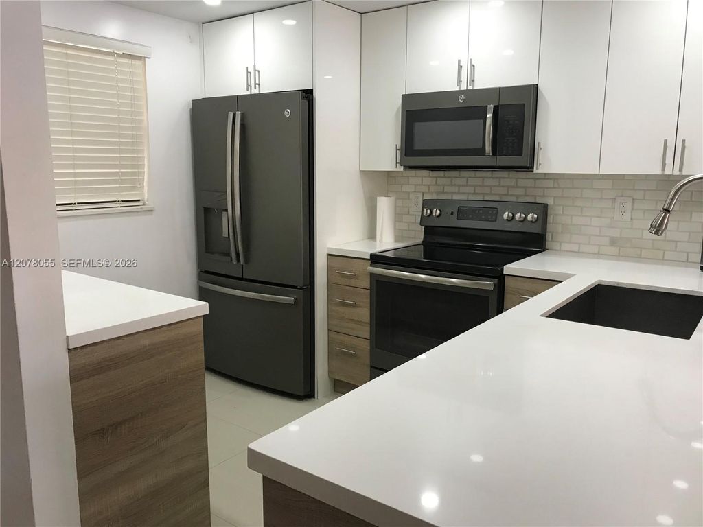 10625 SW 112th Avenue 106, Miami, FL 33176
