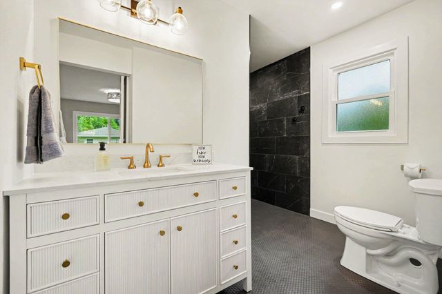 838 N 450 W, Valparaiso, IN 46385
