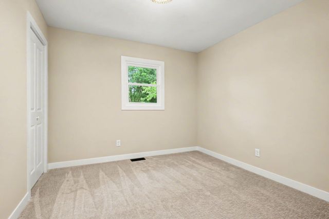 838 N 450 W, Valparaiso, IN 46385