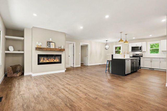 838 N 450 W, Valparaiso, IN 46385