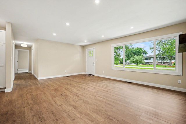 838 N 450 W, Valparaiso, IN 46385