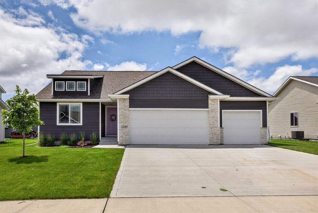 1245 Cedar Street, Waukee, IA 50263