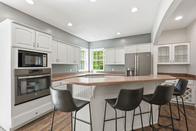 81 Sheffield Dr, Belchertown, MA 01007