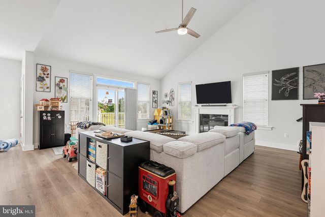 6 HENRY HOUSE CIR, Taneytown, MD 21787