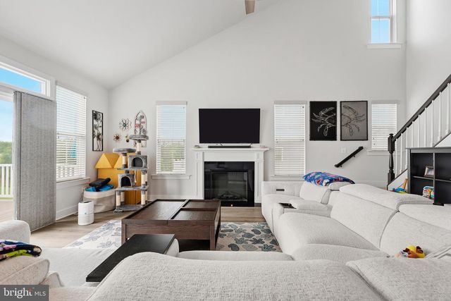 6 HENRY HOUSE CIR, Taneytown, MD 21787