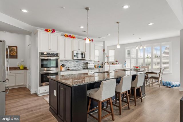 6 HENRY HOUSE CIR, Taneytown, MD 21787