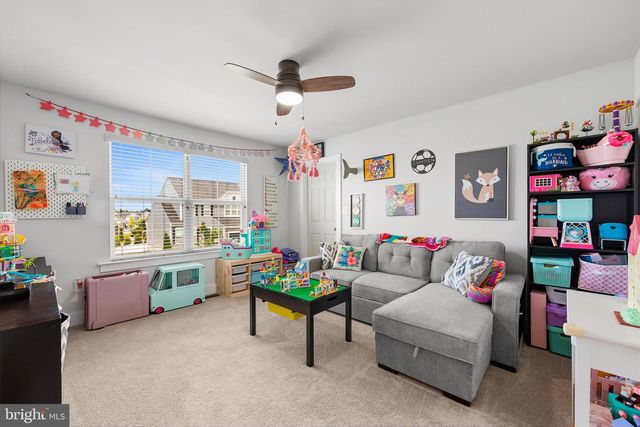 6 HENRY HOUSE CIR, Taneytown, MD 21787