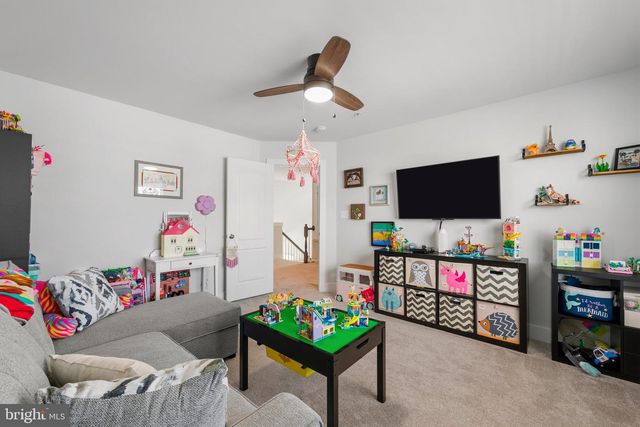 6 HENRY HOUSE CIR, Taneytown, MD 21787