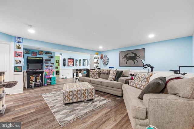 6 HENRY HOUSE CIR, Taneytown, MD 21787
