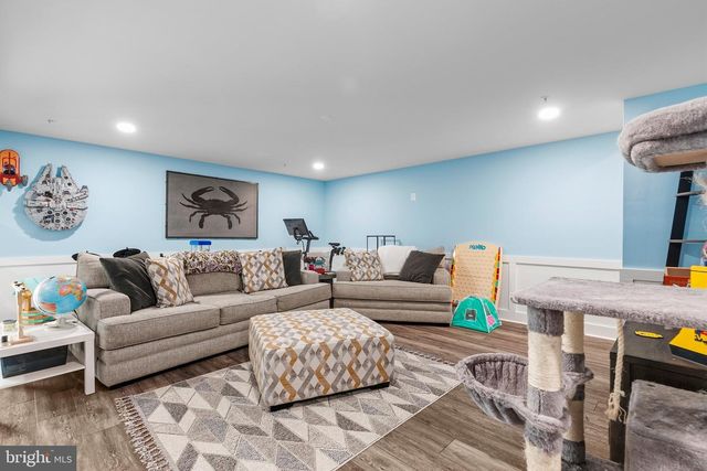 6 HENRY HOUSE CIR, Taneytown, MD 21787