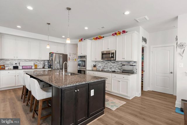 6 HENRY HOUSE CIR, Taneytown, MD 21787