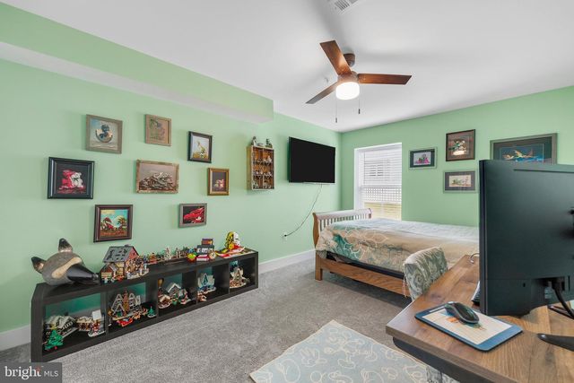 6 HENRY HOUSE CIR, Taneytown, MD 21787