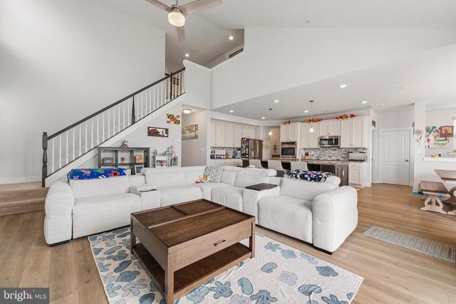 6 HENRY HOUSE CIR, Taneytown, MD 21787