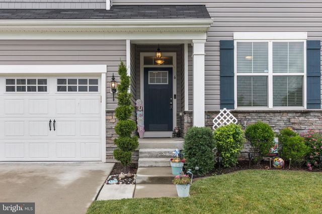 6 HENRY HOUSE CIR, Taneytown, MD 21787
