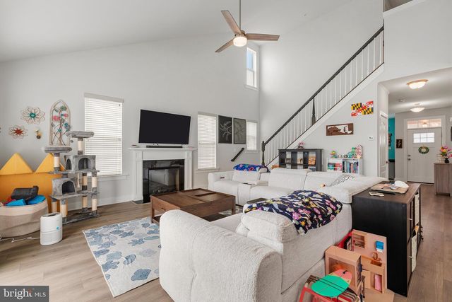 6 HENRY HOUSE CIR, Taneytown, MD 21787