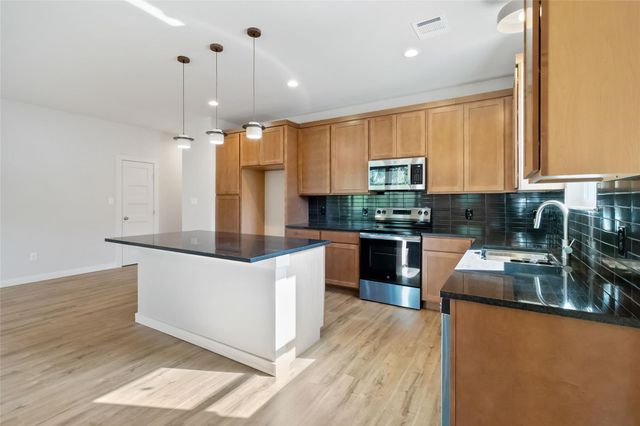 150 Palikea CT, Bastrop, TX 78602