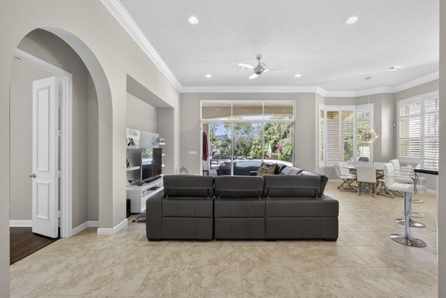 142 Viera Drive, Palm Beach Gardens, FL 33418