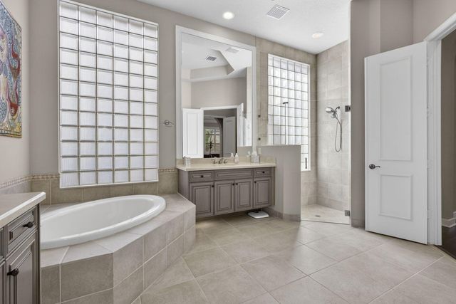 142 Viera Drive, Palm Beach Gardens, FL 33418