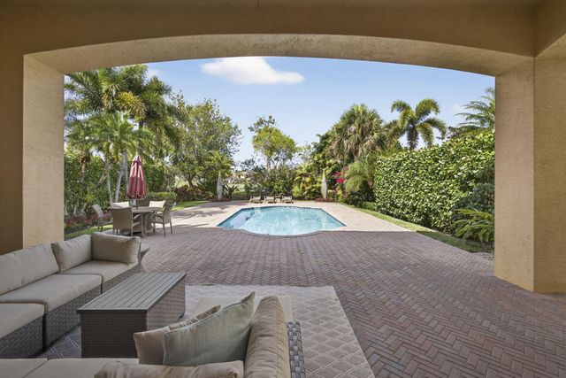 142 Viera Drive, Palm Beach Gardens, FL 33418